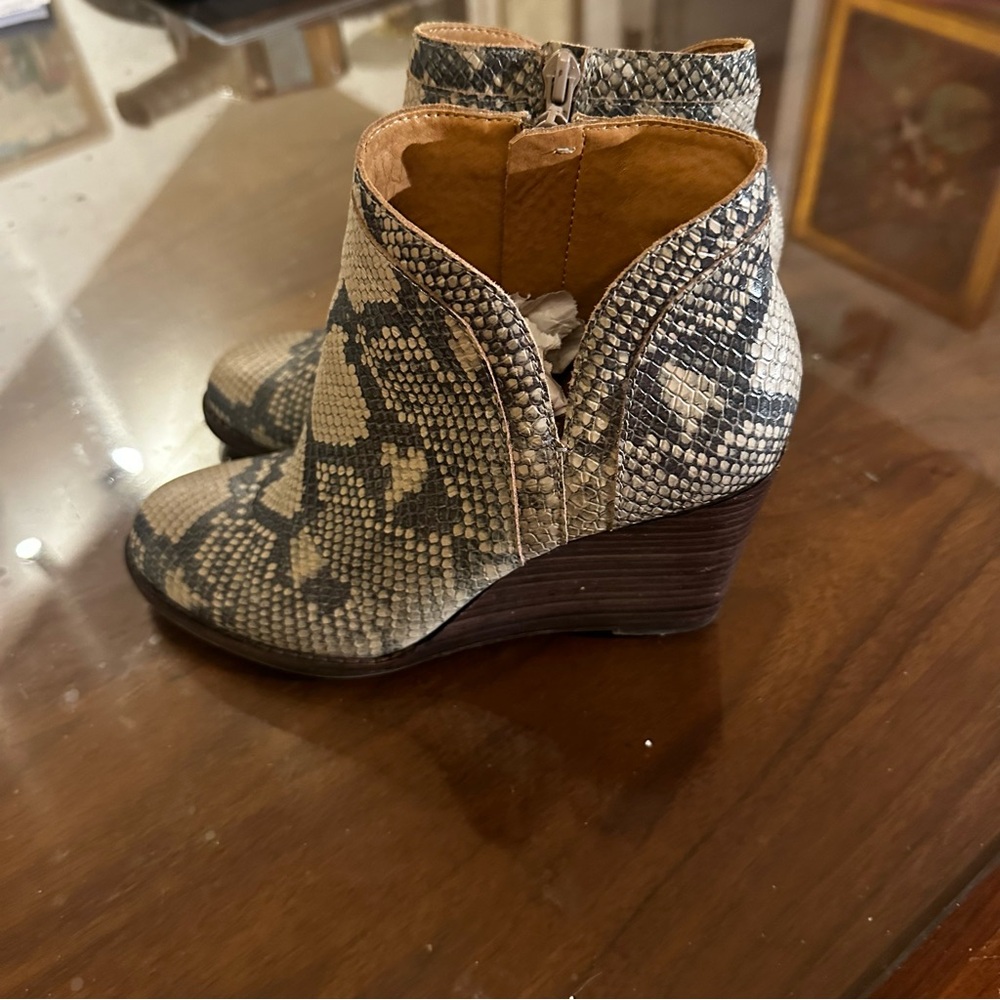 Leather Lucky🍀 brand Snakeprint Booties -S-6M - Picture 8 of 9